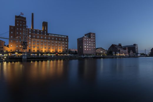 Hintergrundbild Alte Hafengebäude im Innenhafen