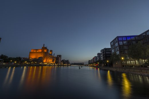 Hintergrundbild Blaue Stunde Duisburger Innenhafen