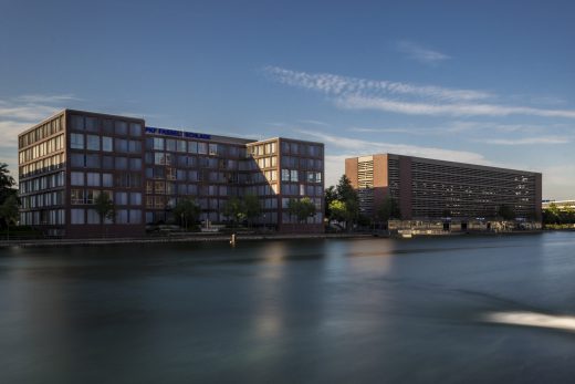 Hintergrundbild Bürogebäude und Pier Eins HDR