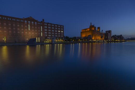 Hintergrundbild Küppersmühle in der Dämmerung