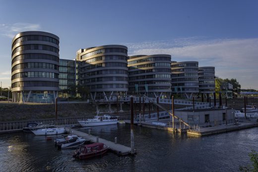 Hintergrundbild Five Boats im Abendlicht