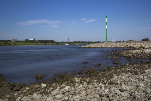 Hintergrundbild Rheinufer bei Duisburg