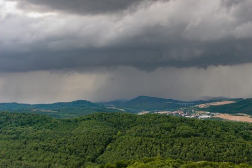 Hintergrundbild Regenwolken Thüringer Wald