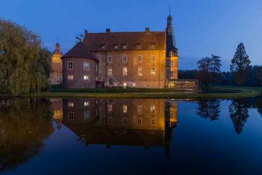 Hintergrundbild Schloss Raesfeld Seitenansicht