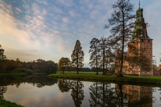 Hintergrundbild Wasserspiegelungen Schloss Raesfeld