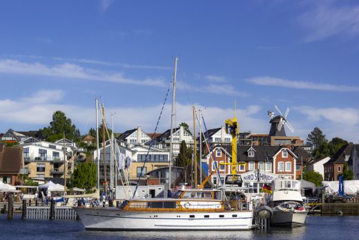 Hintergrundbild Blick auf den Hafen von Laboe