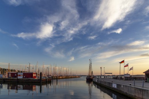 Hintergrundbild - Blick aus dem Hafen