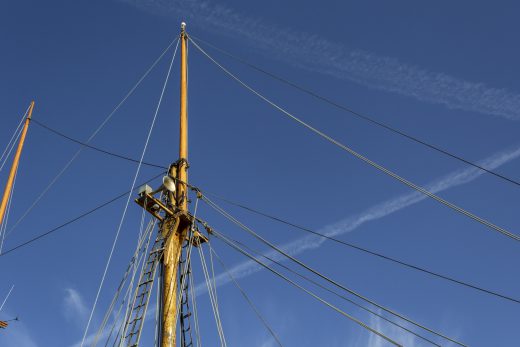 Hintergrundbild Blick zum Mast