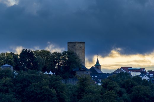 Hintergrundbild - Burg Blankenstein in der Dämmerung
