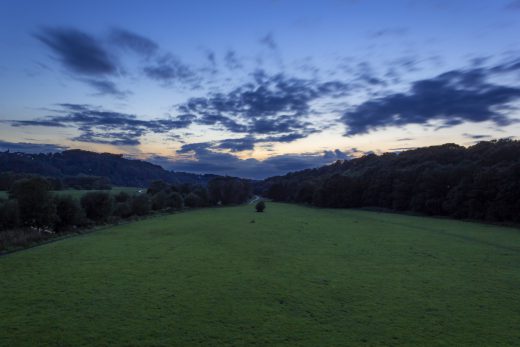 Hintergrundbild - Das Ruhrufer in der Dämmerung