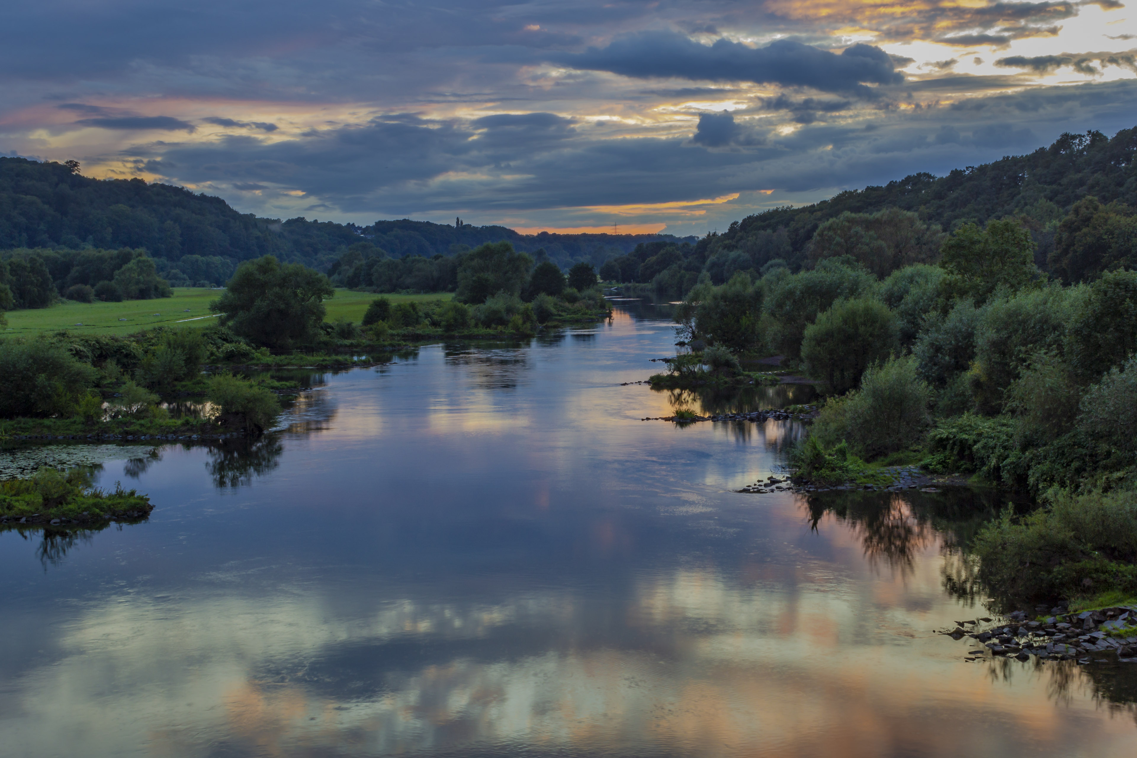 Hintergrundbild – Die Ruhr im Abendlicht