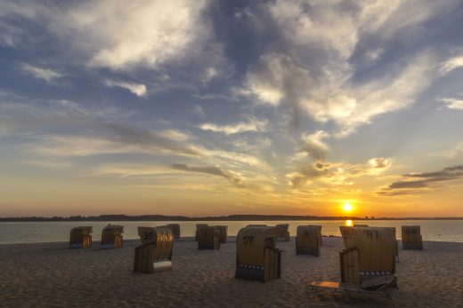 Hintergrundbild - Goldene Abendstimmung in Laboe