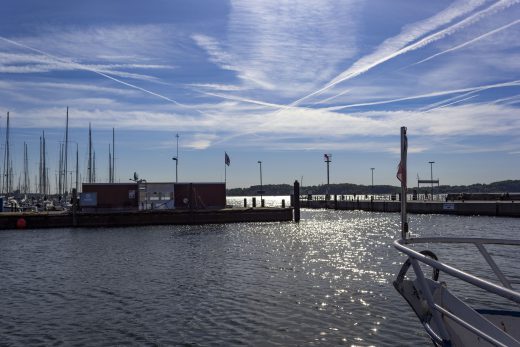 Hintergrundbild Im Hafen von Laboe