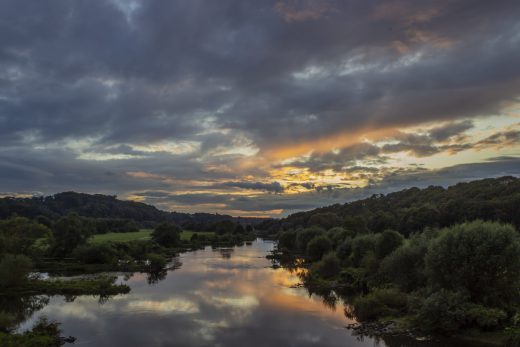 Hintergrundbild - Letzte Sonnenstrahlen an der Ruhr
