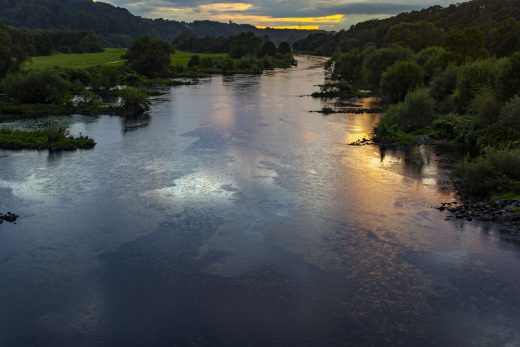 Hintergrundbild - Regen an der Ruhr
