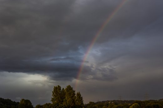 Hintergrundbild - Regenbogen nach Gewitter