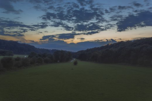 Hintergrundbild - Ruhrufer nach Sonnenuntergang