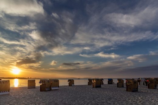 Hintergrundbild - Sonnenuntergang am Strand