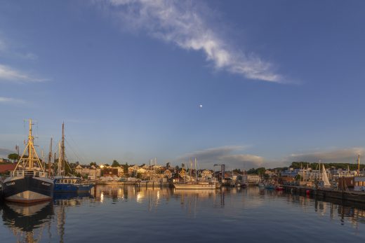 Hintergrundbild - Sonnenuntergang im Hafen von Laboe