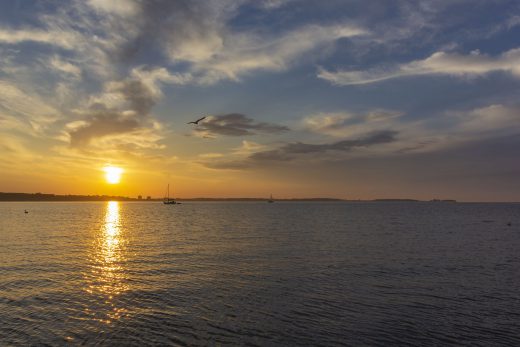 Hintergrundbild - Sonnenuntergang mit tollen Wolken