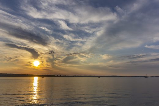 Hintergrundbild - Sonnenuntergang über der Kieler Förde