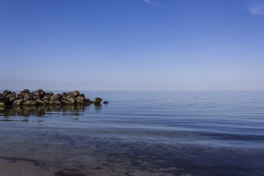 Hintergrundbild Stille Wasser an der Ostsee