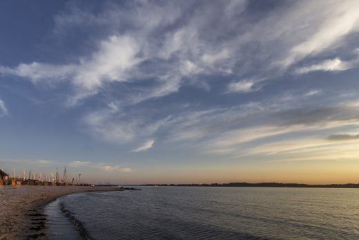 Hintergrundbild - Strand von Laboe am Abend