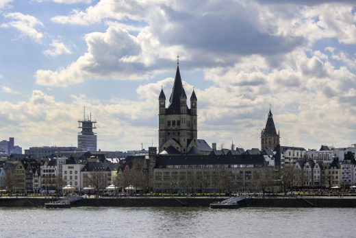 Hintergrundbild - Altstadt und Groß St Martin