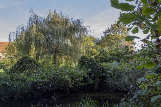 Hintergrundbild - Am Unterwasser der Mühle