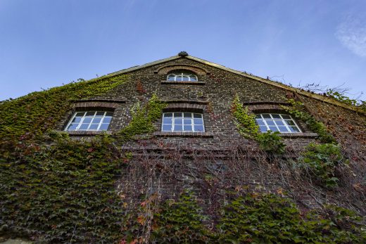 Hintergrundbild - Blick hoch zur Mühle