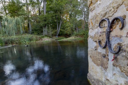 Hintergrundbild - Blick ins Unterwasser