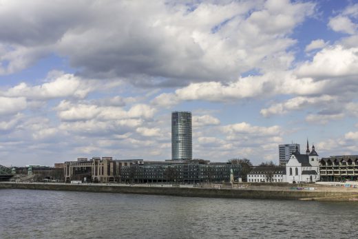 Hintergrundbild - Blick zum Kölntriangle