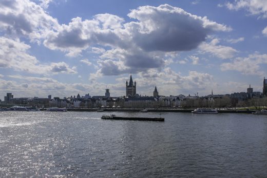 Hintergrundbild - Blick über den Rhein