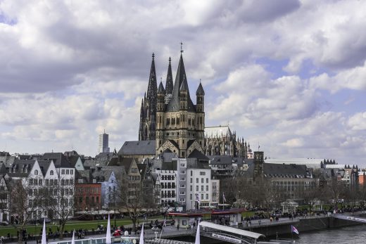 Hintergrundbild - Groß Sankt Martin und Dom