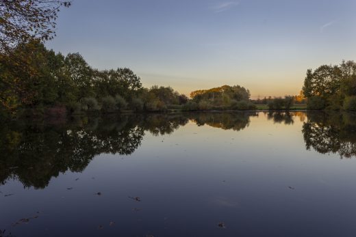 Hintergrundbild - Herbstabend am Mühlteich