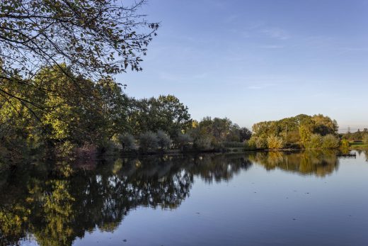Hintergrundbild - Herbstlicher Mühlteich