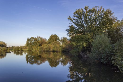 Hintergrundbild - Herbstnachmittag am Mühlteich