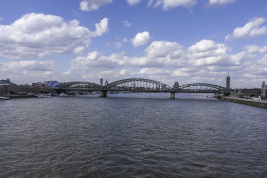 Hintergrundbild - Hohenzollernbrücke Köln