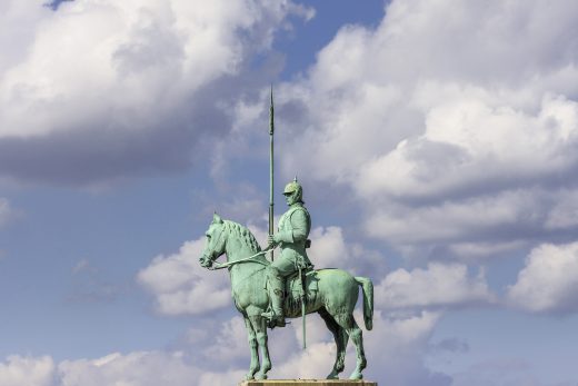 Hintergrundbild - Reiterdenkmal Graf Gessler