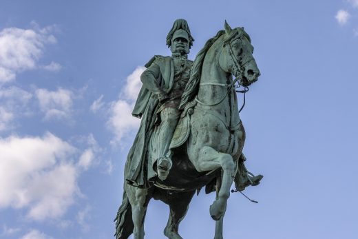 Hintergrundbild - Reiterstatue Wilhelm I