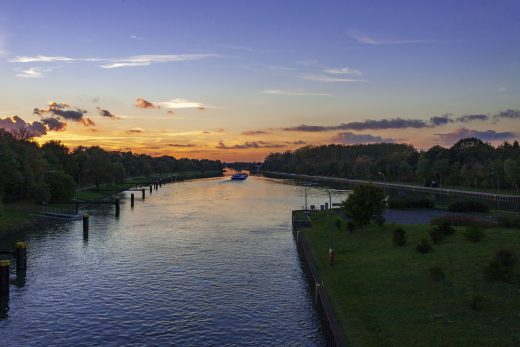 Hintergrundbild - Sonnenuntergang im Herbst
