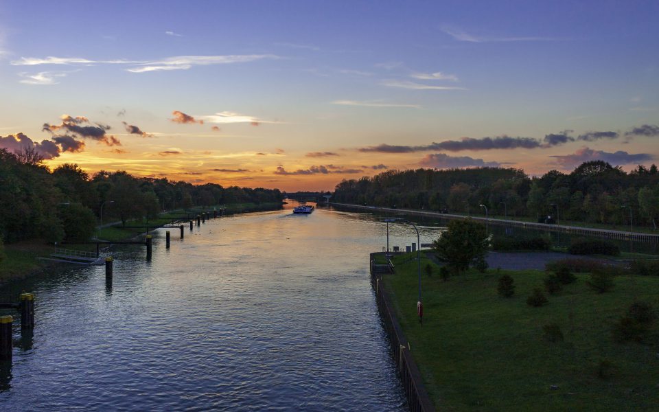 Hintergrundbild - Sonnenuntergang im Herbst