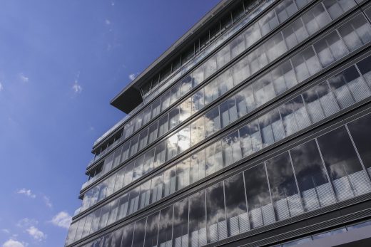 Hintergrundbild - Spiegelungen Lanxess Tower