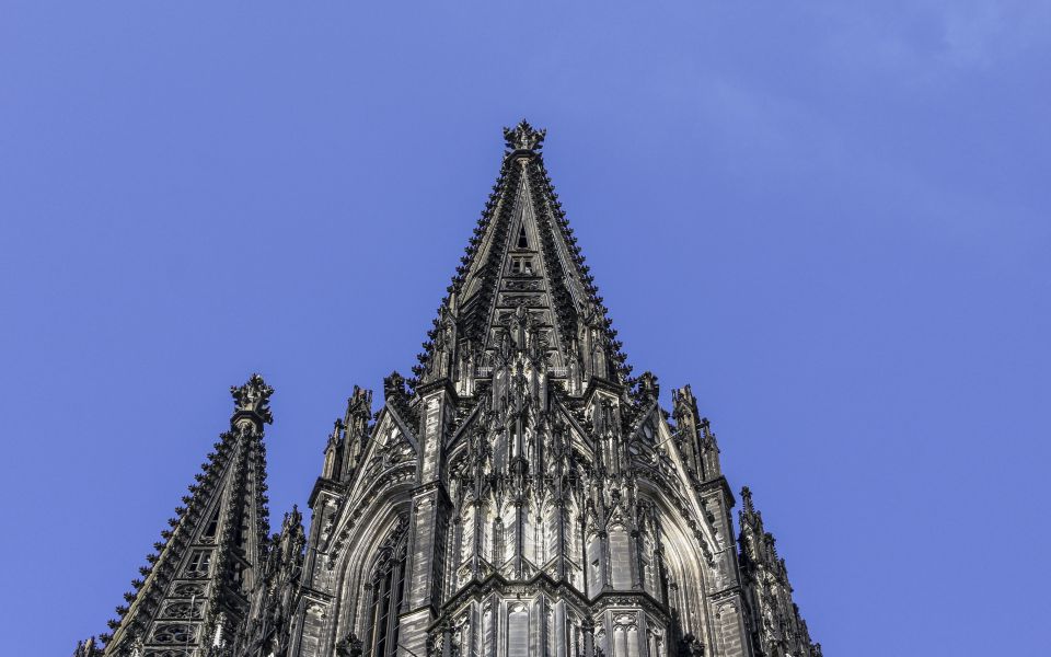 Hintergrundbild - Spitzen Kölner Dom