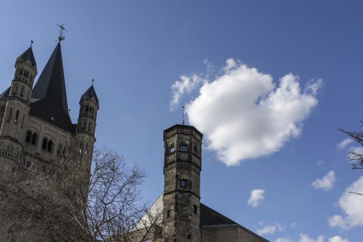 Hintergrundbild - Stapelhaus und Groß Sankt Martin