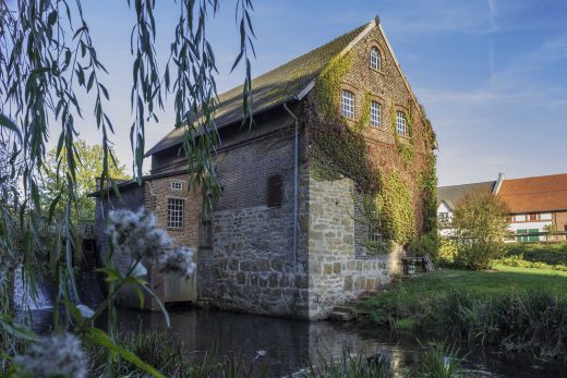 Hintergrundbild - Tüshaus Mühle vom Unterwasser