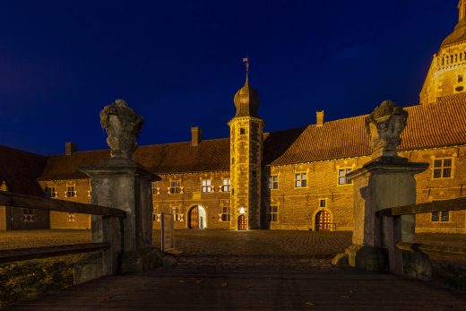 Hintergrundbild - Blick auf die Vorburg