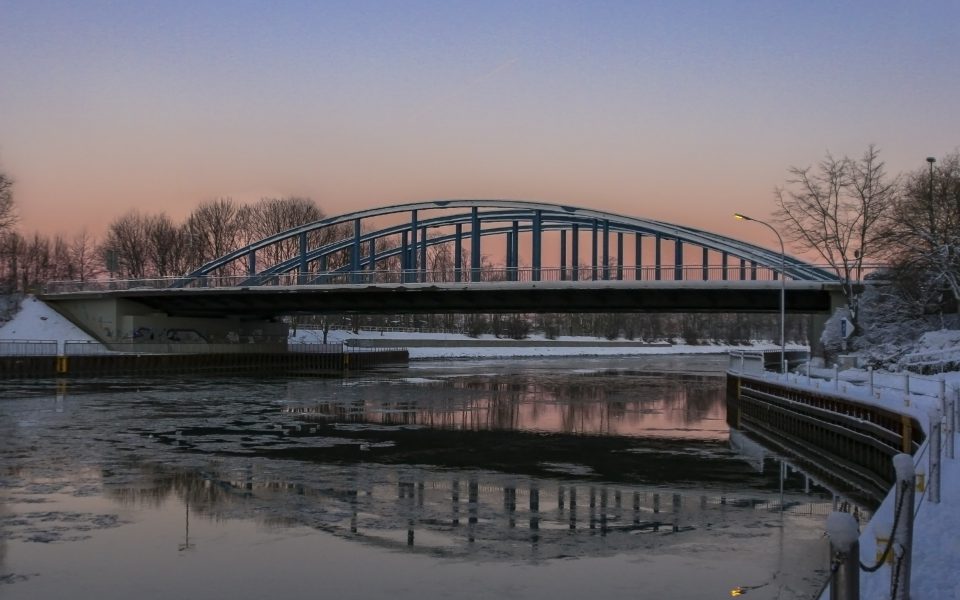 Hintergrundbild - Dorstener Kanalbrücke im Winter