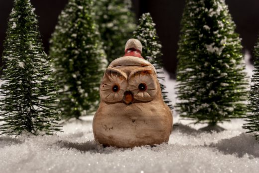 Hintergrundbild - Weihnachten Eule sitzt im Schnee