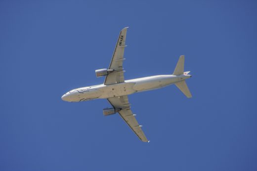Hintergrundbilder - Flugzeug vor blauem Himmel